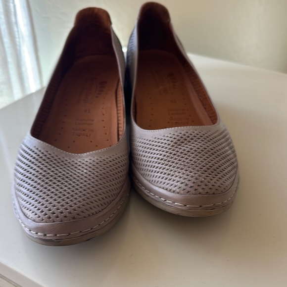 Spring Step Shoes - Spring Step Pink and Tan Flats with Textured Pattern